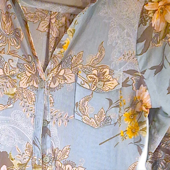 Papermoon sheer button down top size large - Picture 2 of 5